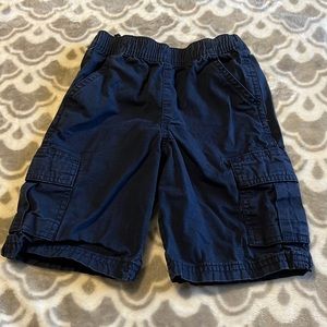 • Children’s Place navy cargo shorts, 5T •
